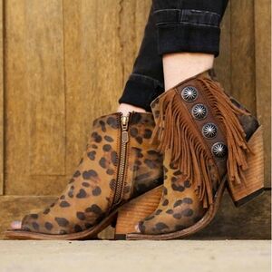 Liberty Black Ladies Gypsy Peep Toe Chita Miel Booties Sz 8